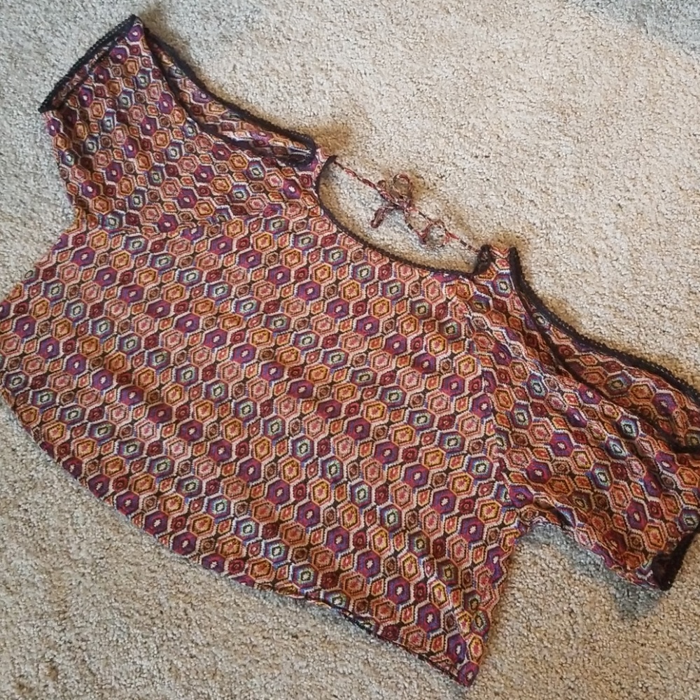 Colorful medium sleeved top
